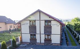 Country Court